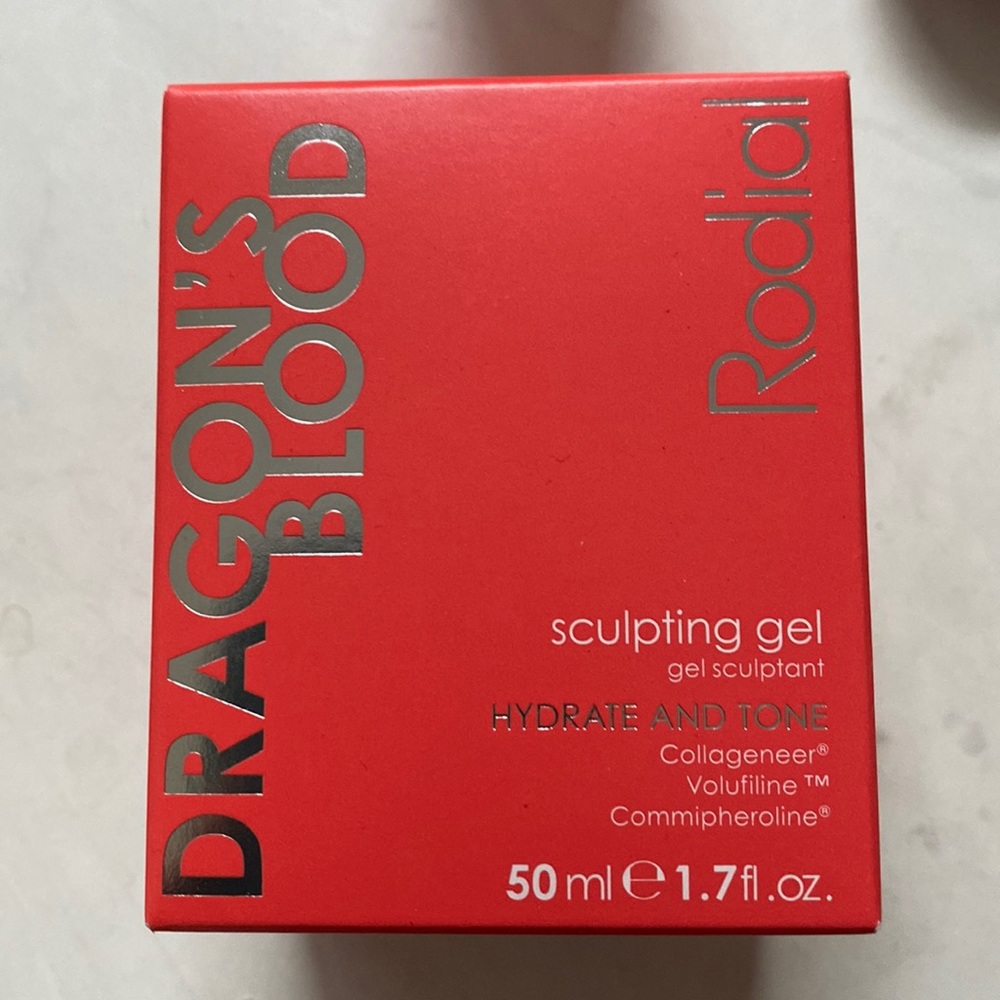 To dial Dragon’s Blood Sculpting Gel Hydrate and Tone Skin 50ml